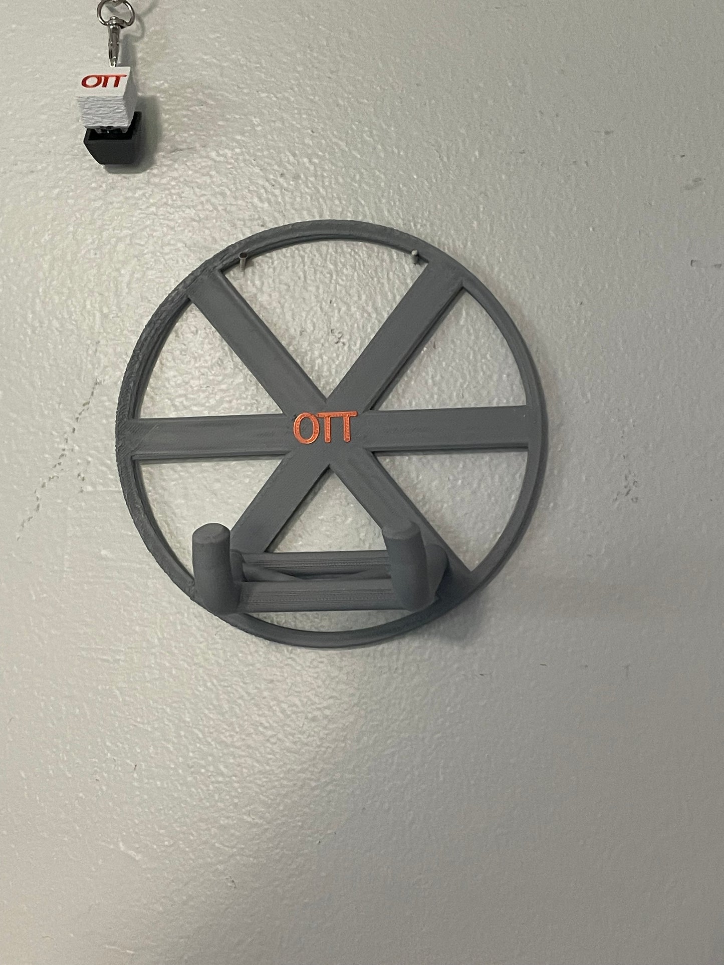 Customizable Hanger